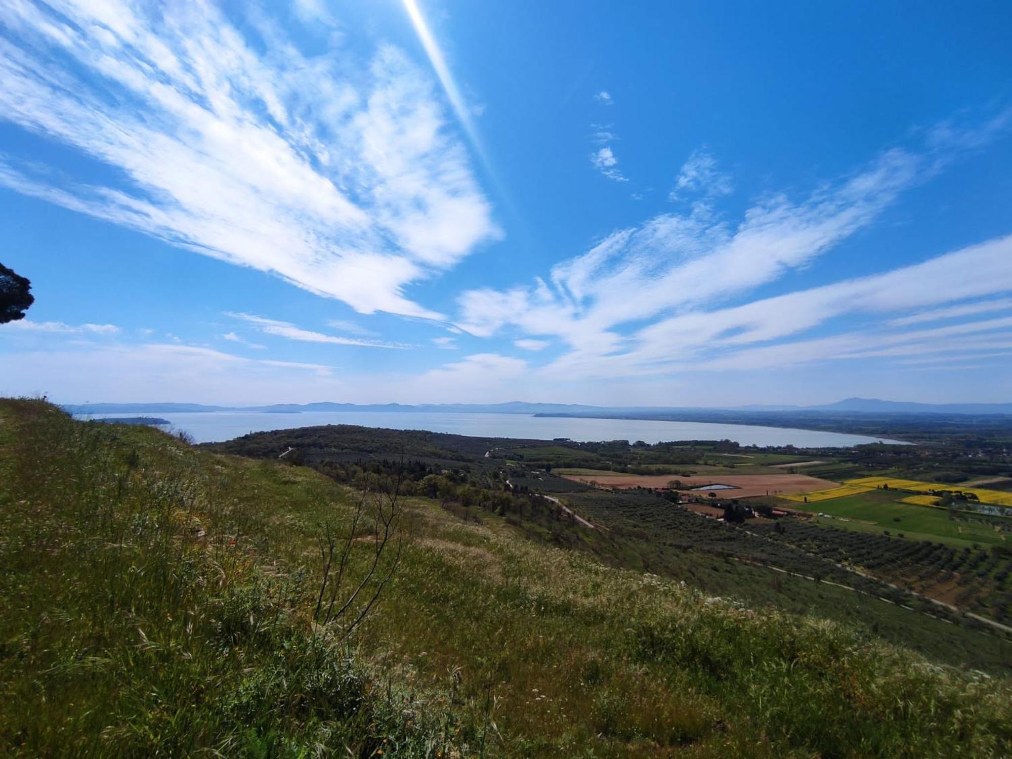 Private Stone Cottage With Starlink & Lake View Туоро-суль-Тразимено Экстерьер фото